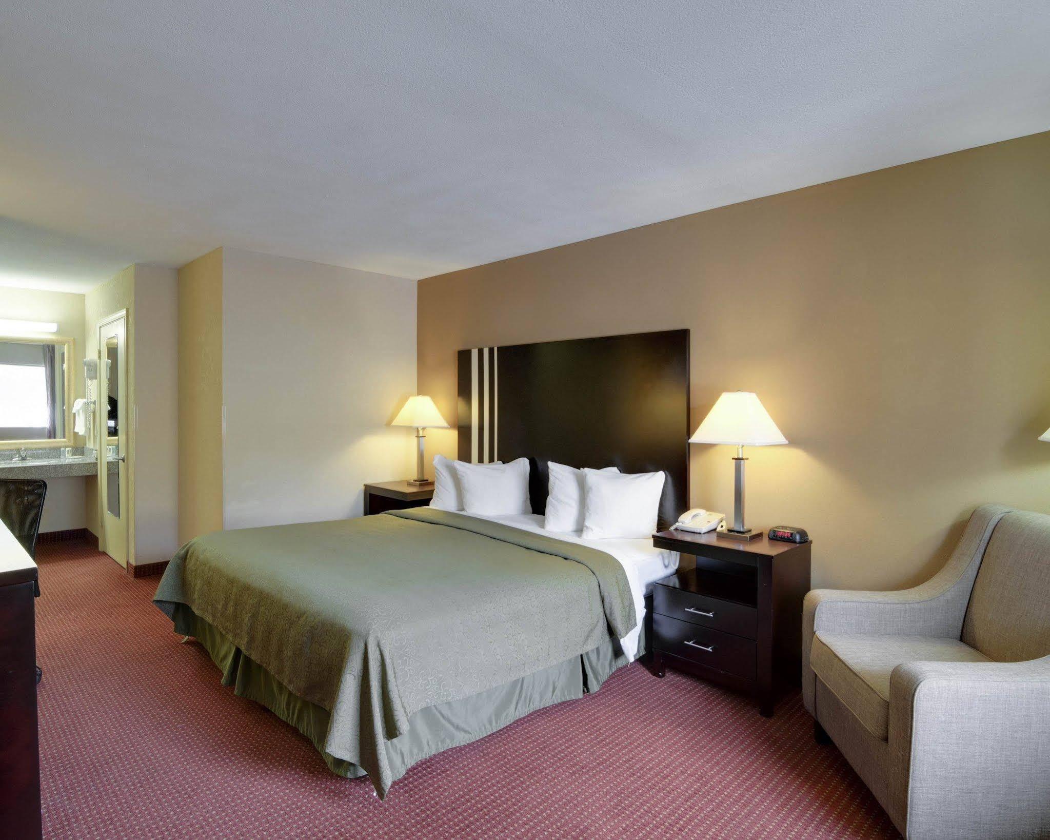 Hotel Quality & Clarksville